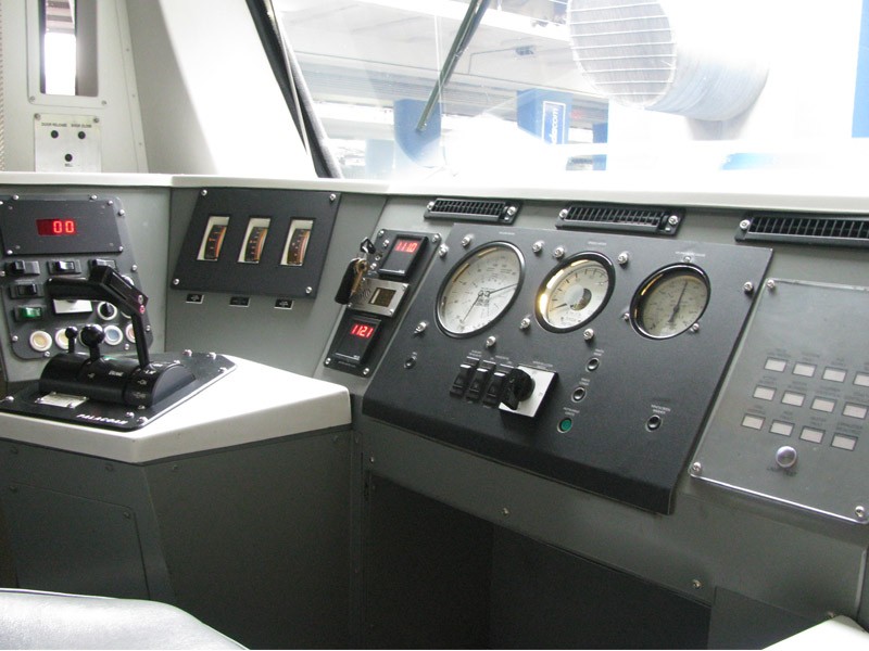 A new cab design provides a much clearer view for the driver. It is however still the old SAS gauges and switches that is used