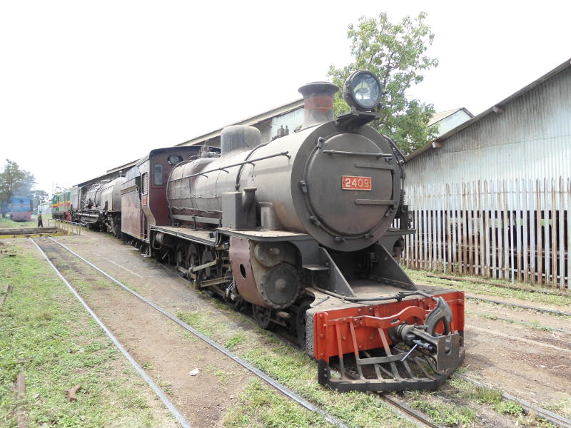 Having detached 3020, the diesel sets back with the other two locos, 2409 now at the rear