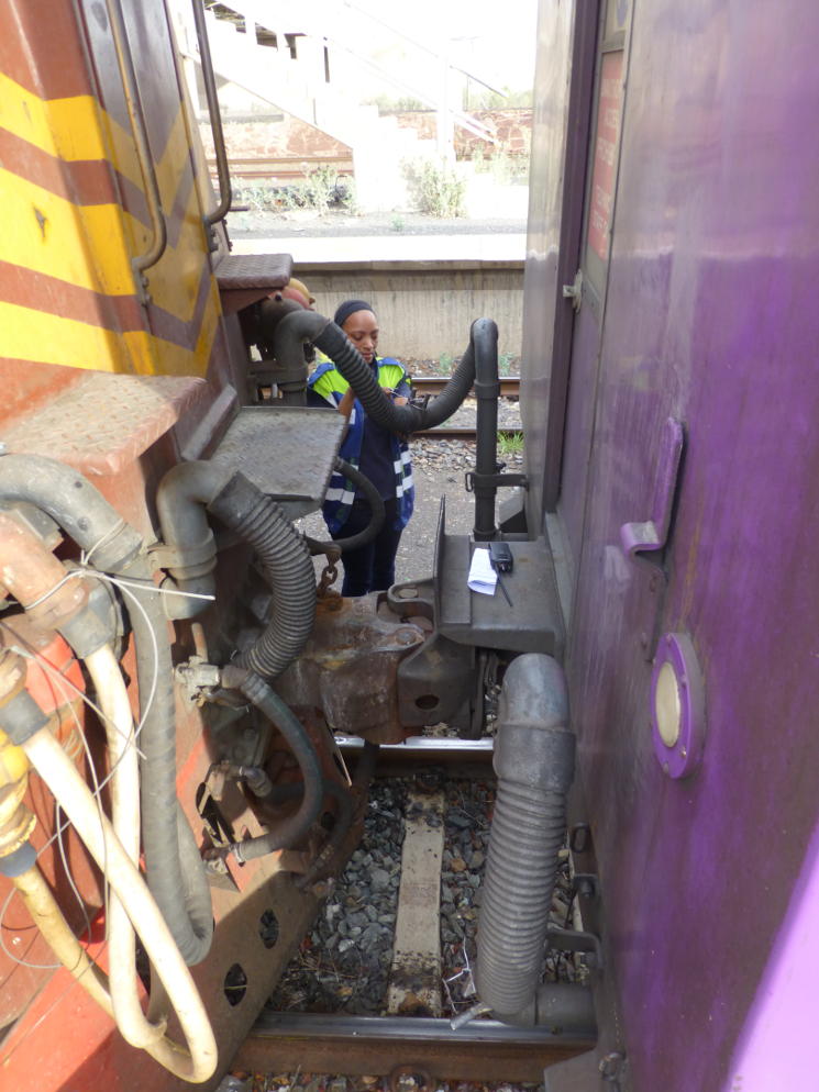 The Train Assistant uncouples the vacuum hoses so that the 6E1 units can depart and be replaced with a 7E