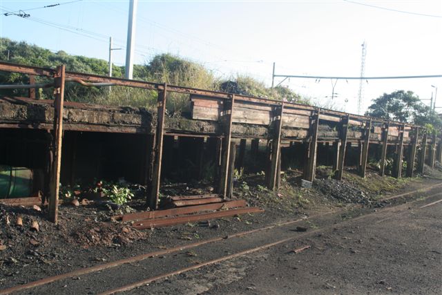 The thoroughly dilapidated PS coalstage.