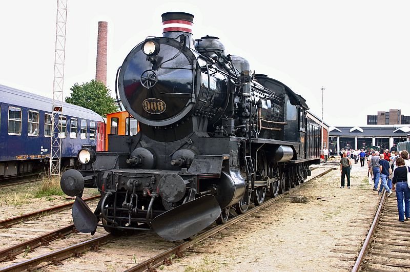Steam engine No 908 at Odense Railway museum - 19.08.2006.jpg