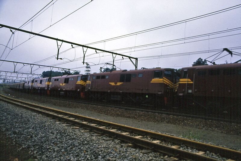 Still five locos on this picture.