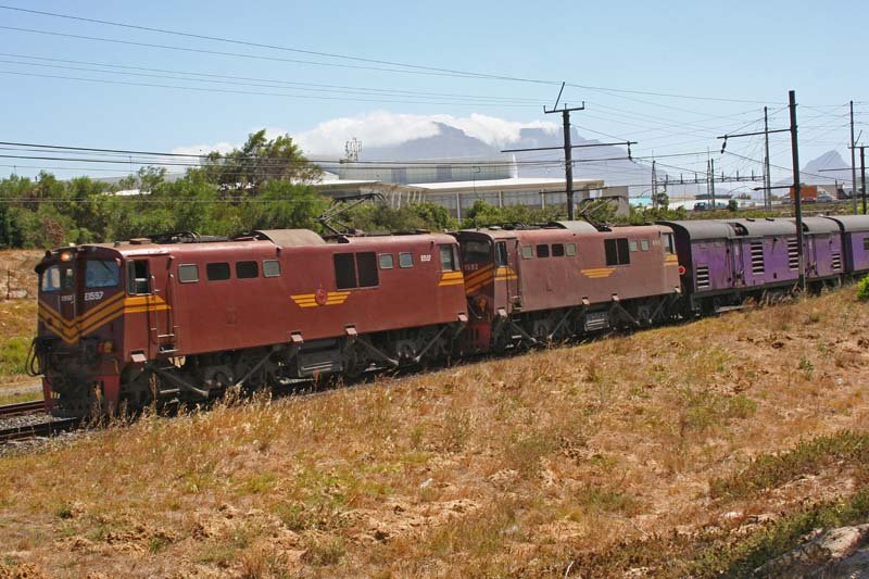 1597 &amp; 1592 still in old livery in charge of the PE Bound Premier Classe. 1597 still in excellent shape and with the cab plate intact