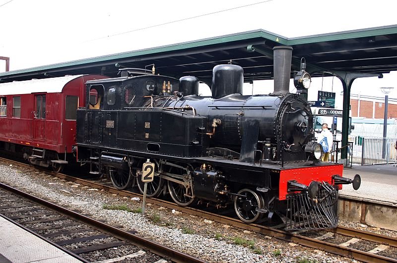 H.V. 3 with a special train at Odense station.