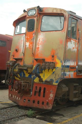 How sad to see the old paint fade to undercoat on a once proud electric unit. However, this drab mix will soon bear the green corporate colours of Rovos Rail, who have purchased 9 of these last series 5E1 Units. Seen here at their depot in Capital Park
