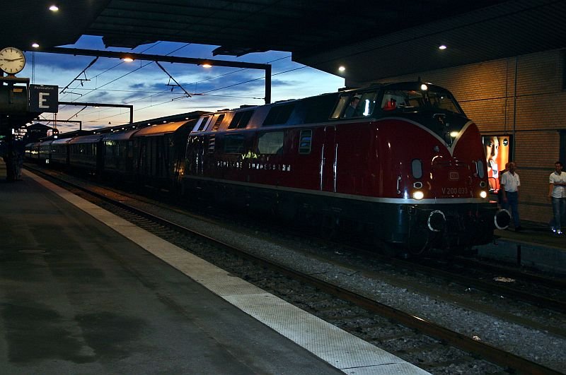 Some minutes after 9 in the evening, the special train arrived again in Odense.