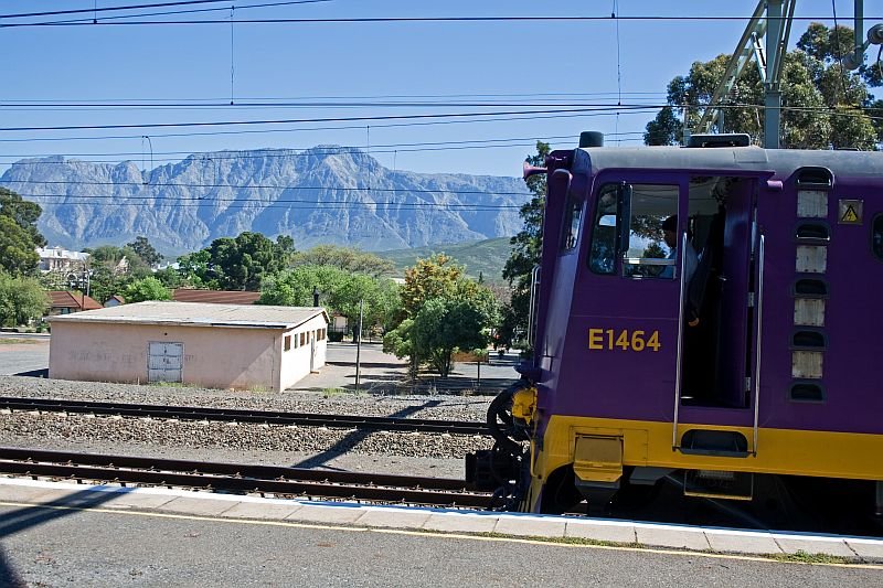 E1474 looks nice in that color and the landscape also.