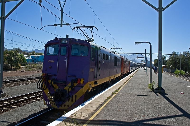 Both locos and the Blue train in Worcester. The photo was taken against the sun.