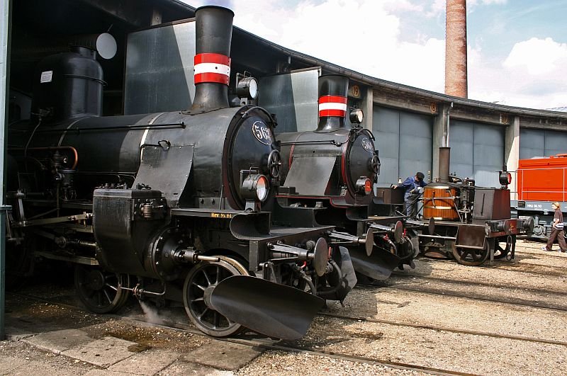 No 563 and No 564 in the depot of the Odense railway museum. Behind them the oldest loco from 1869.