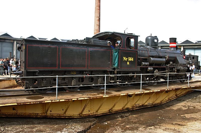 No 564 at the turntable.