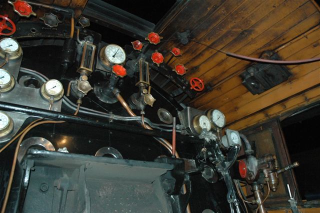 The cab scene, now lit by flash, takes all that cosy warmth away