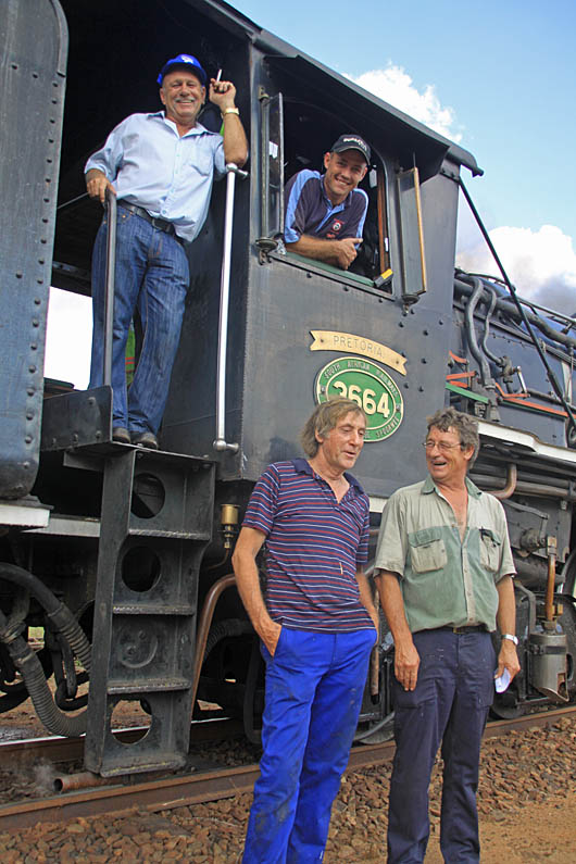 Footplate crew at Cullinan- on  loco pilot Whitey and fireman Dewald, on ground drivers Peter Odell and Daantjie Hanekom