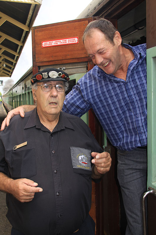 Jimmy Ross and Les Weideman- a classic pose!