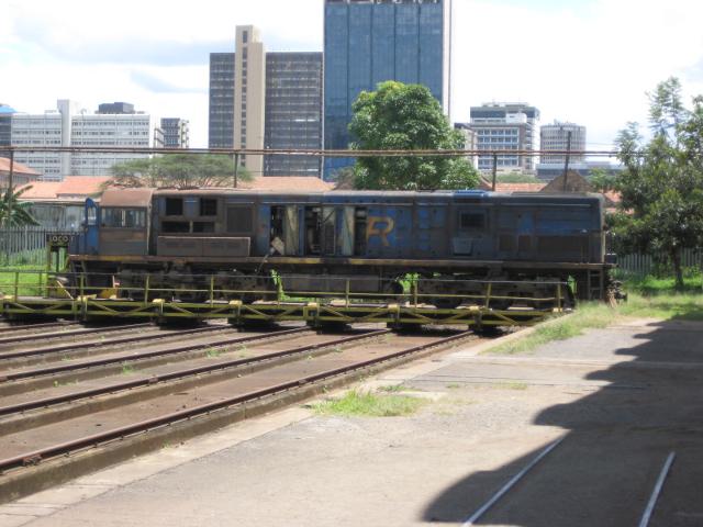 A diesel with a very dirty number plate stands on the traverser on a Saturday morning (24/04/10)