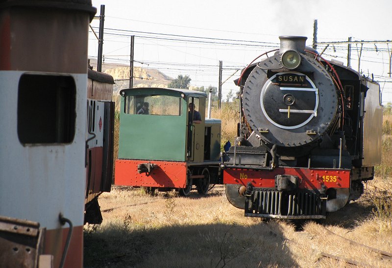Once 3046 had been uncoupled Susan then backed down the line onto one balloon and the "little Green Critter" made her appearance.
