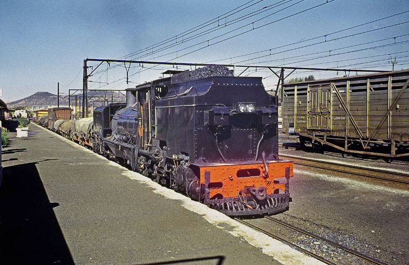 NGG13 78  Escourt station June 1977.jpg