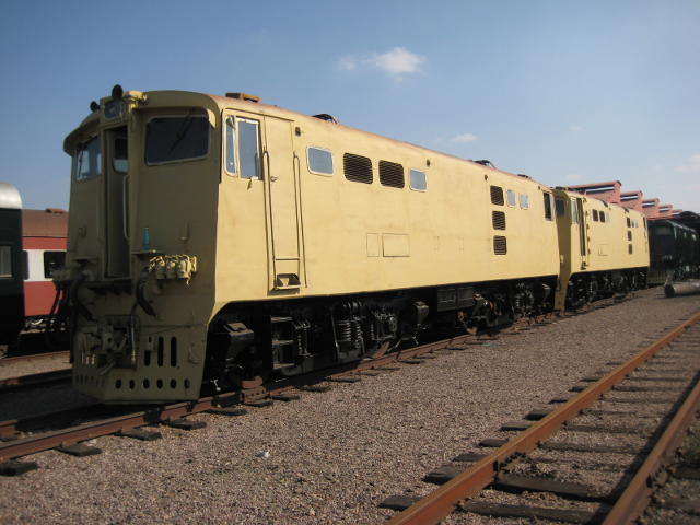 A new colour scheme for two of Rovos Rail's electric units? &quot;Desert sand&quot; camouflage? Or just an undercoat?