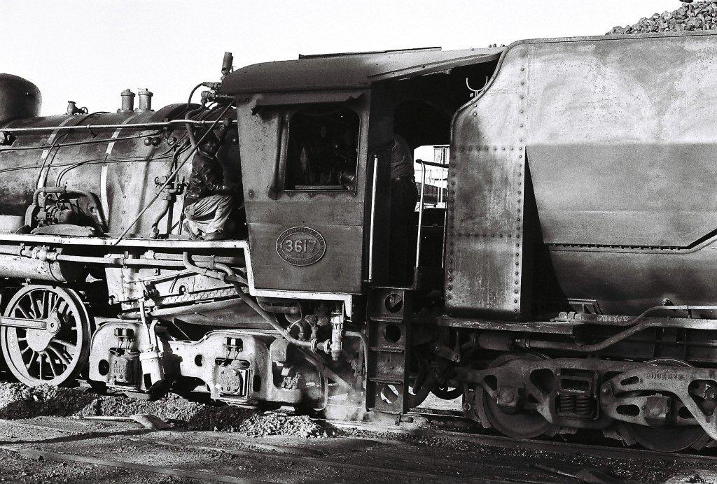 Nathan says: Class S2 3719 the shunt loco at Rosmead. Chris J says: 3617, actually a 24. There were no S2s at Rosmead