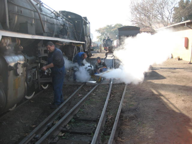 Robert and Steve test a dynamo which Robert has serviced, while Gabor lubricates class 19D 2650