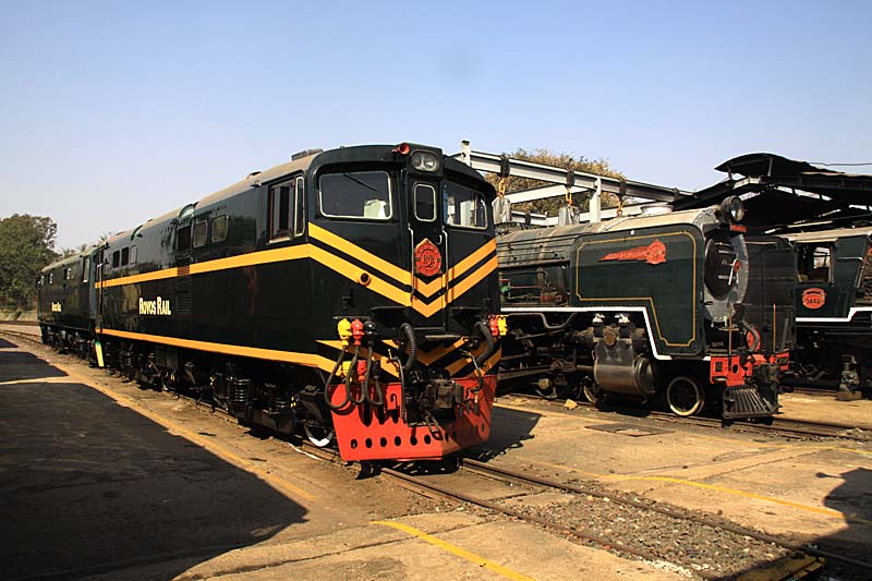 5E1s are being painted, and the cabs are being panelled with varnished wood. 25NCs alongside