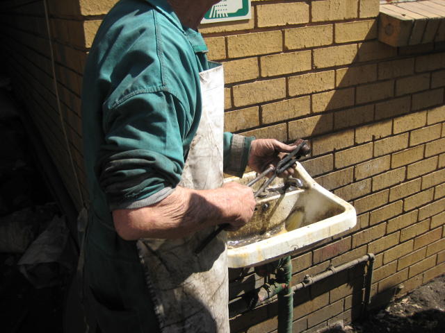 Des flushes the plug under the tap