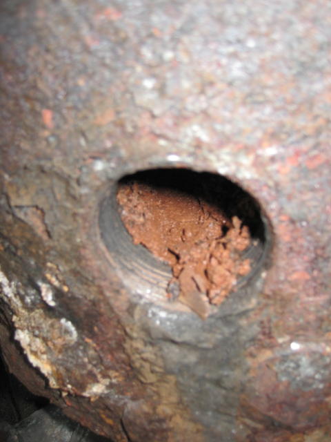 Des was pleased with the colour and consistency of this mud, which he says indicates that water treatment is being used correctly. If it were white and more solid he would be concerned.