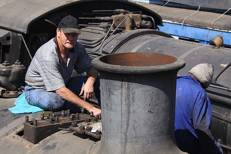 Les in intense concentration over 3664's regulator valves.