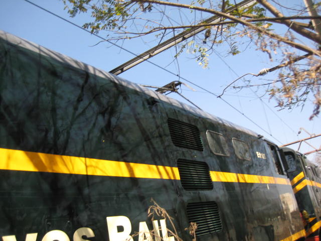 The pantograph comes down