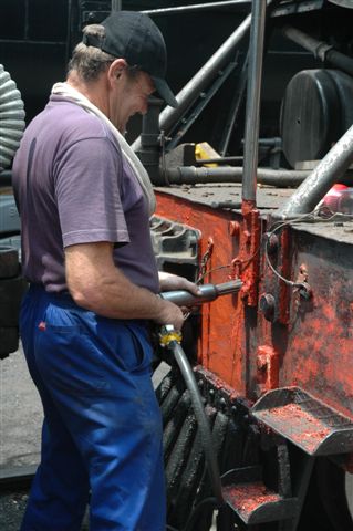 Les Weideman determined to remove the years of signal red paint from the buffer of 15F 3117.
