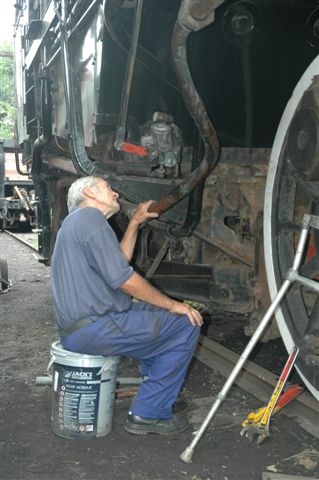 Technical Superintendent John Dadford wonders where the hole leads to, on the almost complete 15F 3117, at Capital Park.