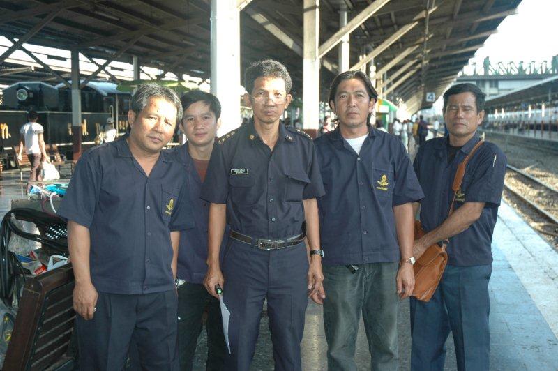 Steam sizzling in the background, the crew for the day pose for a photo. My friend Nippon Thongtharee, is on the left. 23/10/2010