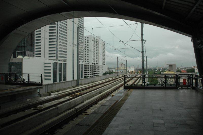 Terminus of the airport link. There is a connecting station of the BTS skytrain line nearby.