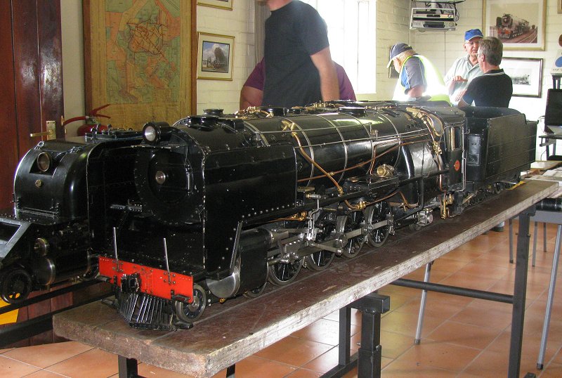 15 F live steamer