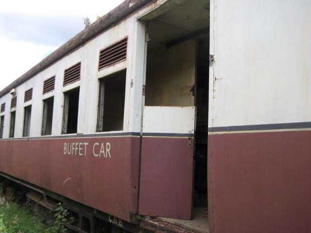 Another shot of the same buffet car