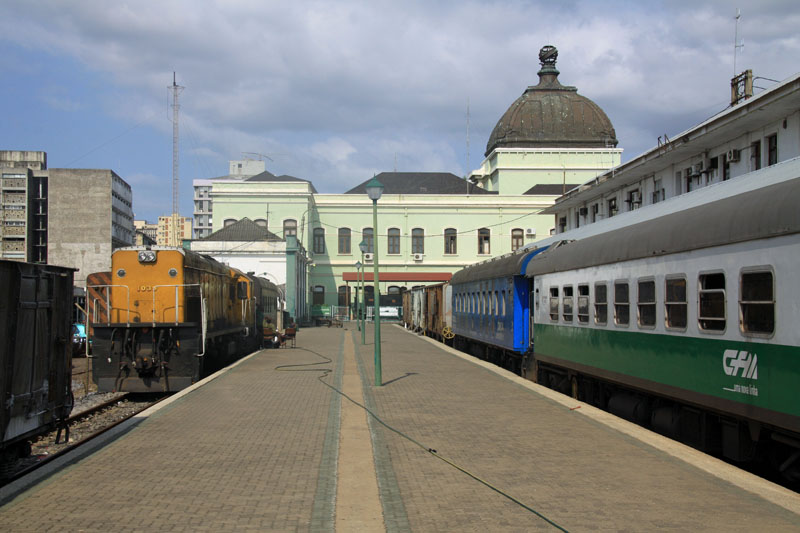 een and blue passenger coaches at the station with the famous cupola(dome) in the background, the landmark of the city. In the background an NRZ diesel