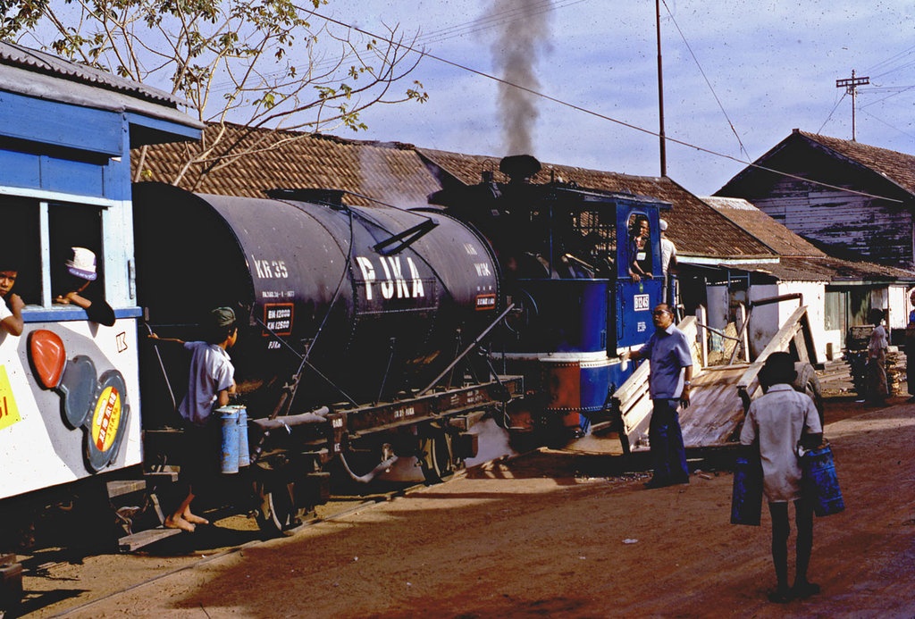 B12-45  Surabuya  1973.jpg