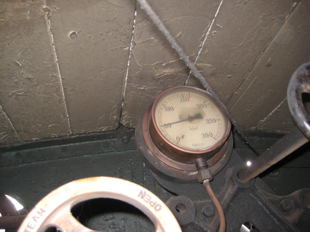 The moment when the needle hit 50 psi and the compressed air was disconnected. 2409 was now truly in steam without any artificial aids.