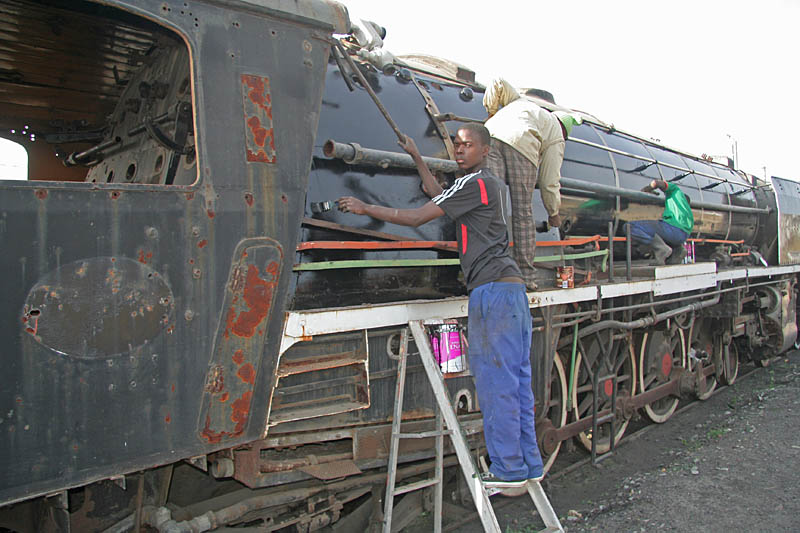 The right side of 3094's boiler is transformed. This loco will be displayed near the entrance