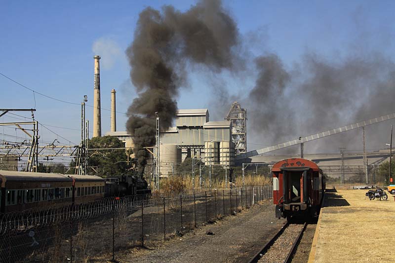 That smoke appears to be coming from the stack of Ian Welch's GMAM. Perhaps one day...