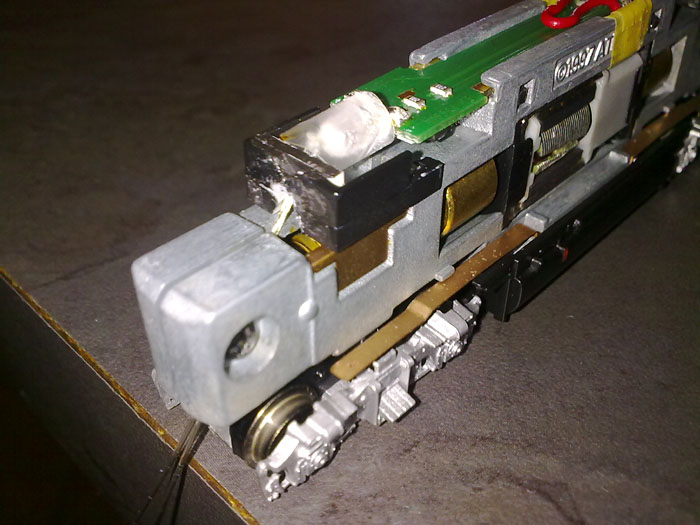 Here you can see the 2 fibre pieces through the frame into the straw.