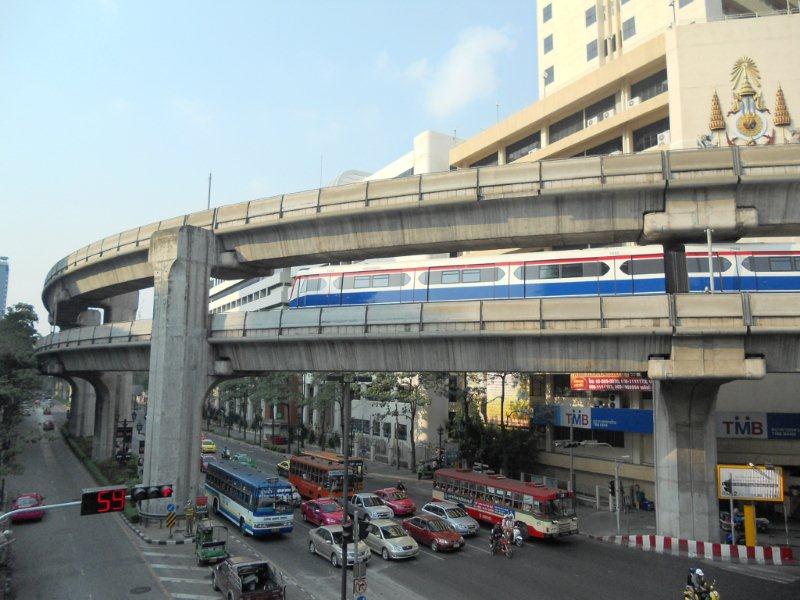Still early morning so not much motor traffic. The BTS Skytrain on the lower level eases much of the traffic congestion in this city. Note the traffic light countdown to assist smoother traffic flow. Some of the traffic lights have a 90 second count!