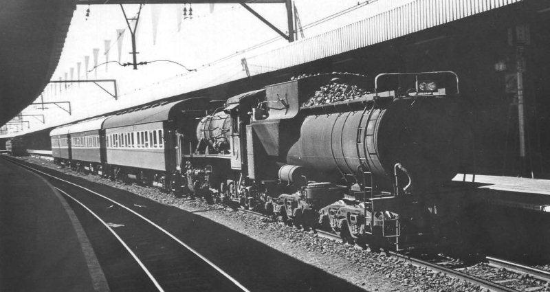 The S2 shunting locomotives were used pretty much around the country. Capital Park had about eight, one of which was later painted blue and used on the Blue Train shunt. One of them on the 1 yard station shunt putters around on platform 4 at Pretoria station. 1971