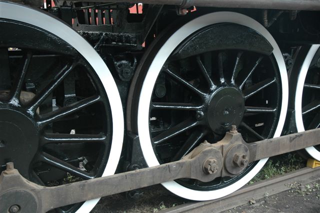 "Wheels of Steel go round and round.." Soon, these wheels will be hauling trains. Freshly painted by Nataniel and Les Weideman, the 15F just waits steam.<br /><br />Photo by Nathan Berelowitz 09/02/08