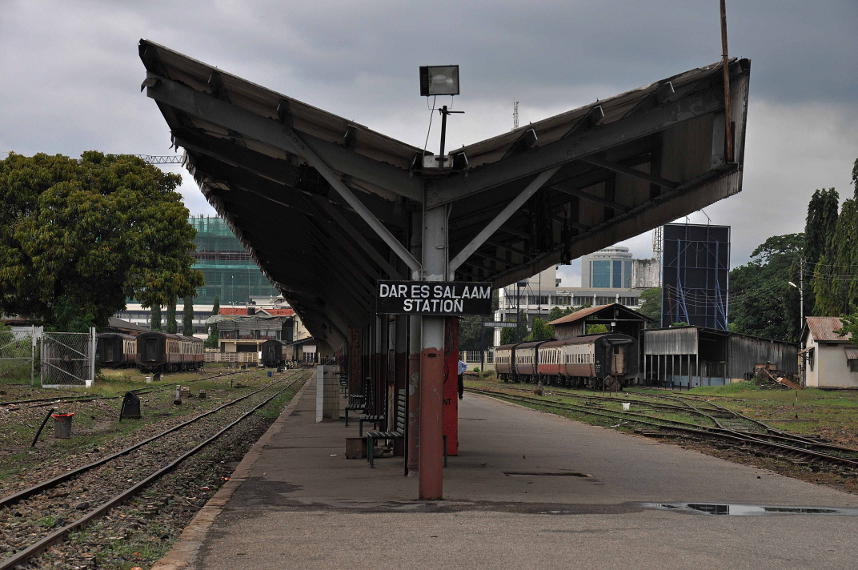 Dar station platforms