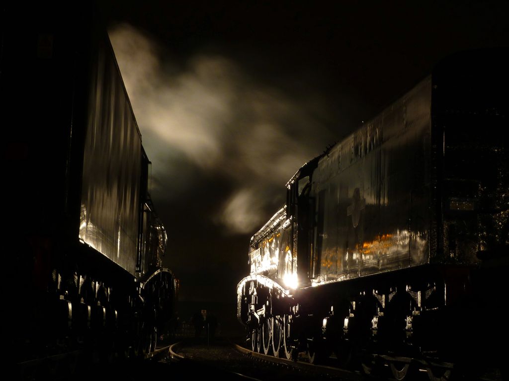 Shildon night 60009+08 191012  a David Scudamore.JPG