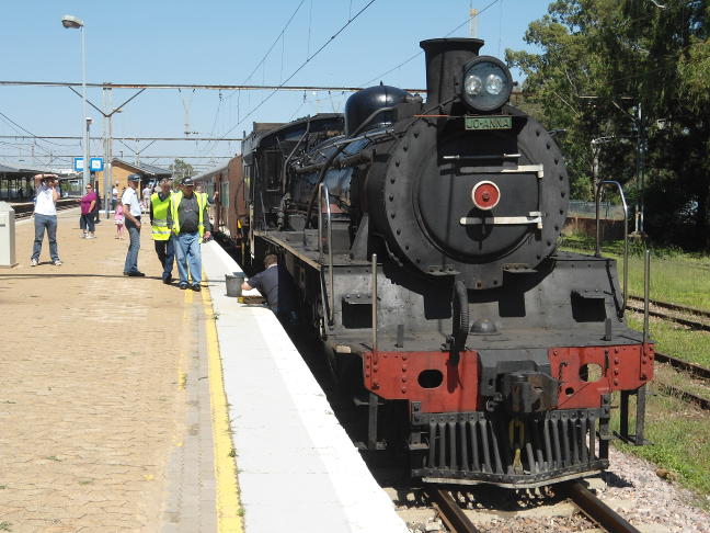 Passengers get a 20 minute break at Eerste Fabrieke Station as we wait to cross a Metro and a freight train