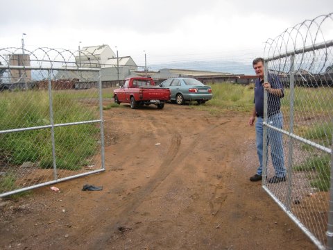 The first FOTR cars to enter the new gates. Steve tries to keep the photographer out.