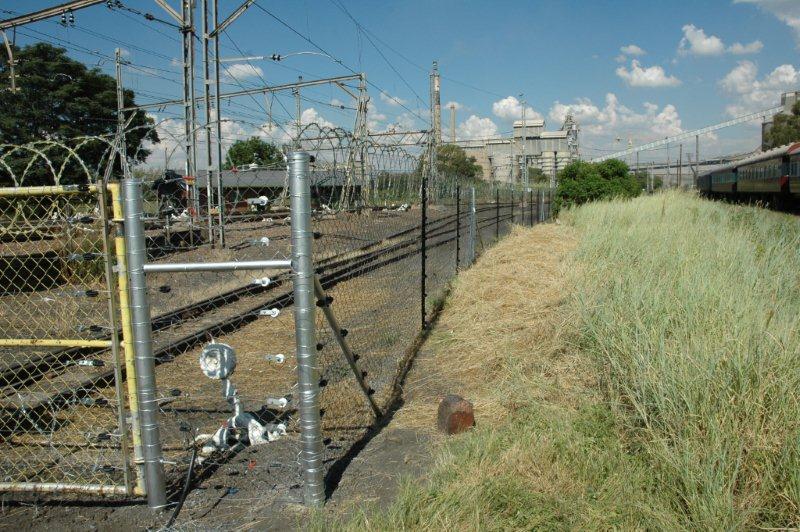 Hermanstad fence extension.March 2013 011.jpg