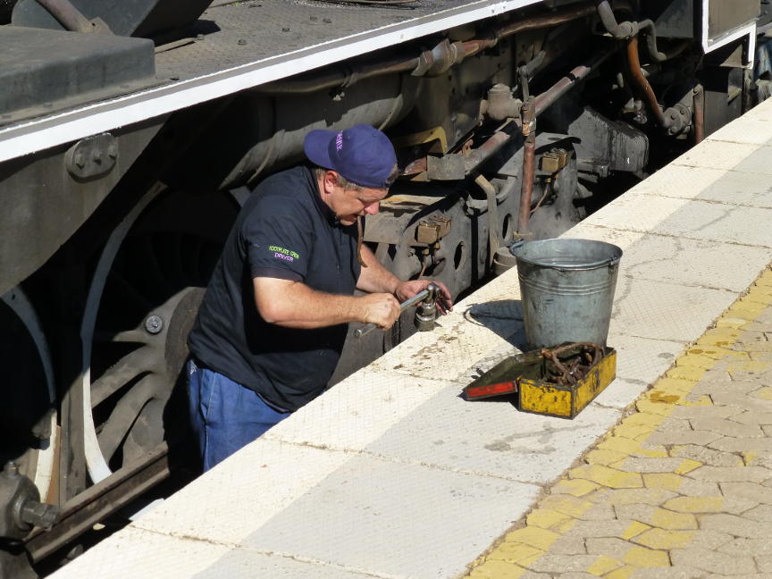 Driver Gabor takes the opportunity to hard-grease the loco.