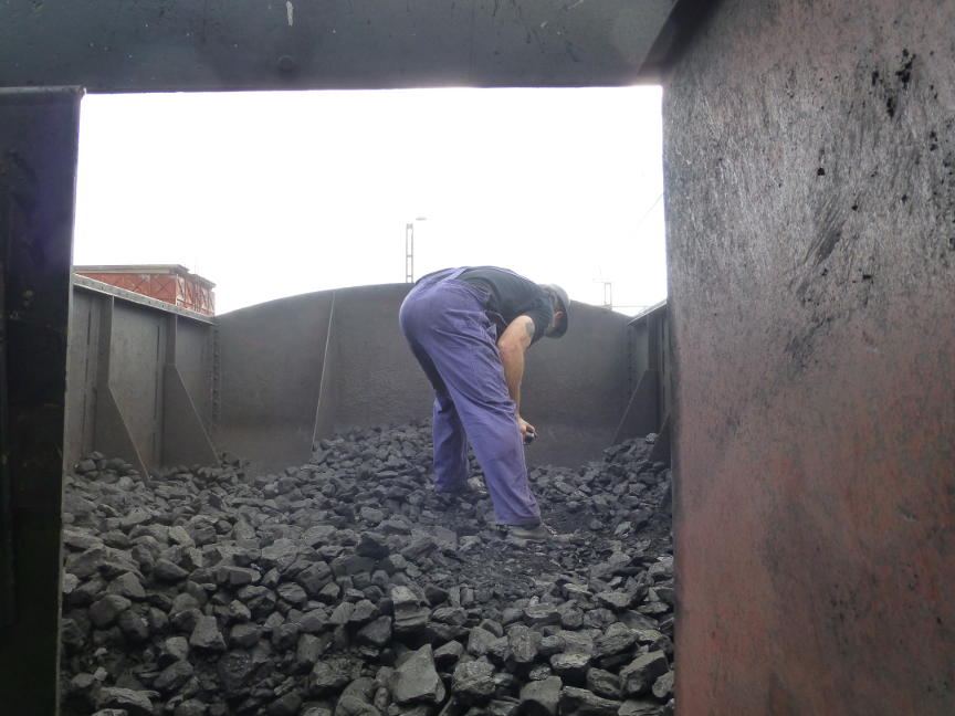 Nathan trims coal. We battled with coal full of fine dust, and had to trim coal several times on the trip. At Rayton we were able to do a proper job of it as we were not under an overhead wire so we could climb into the tender and stand up safely